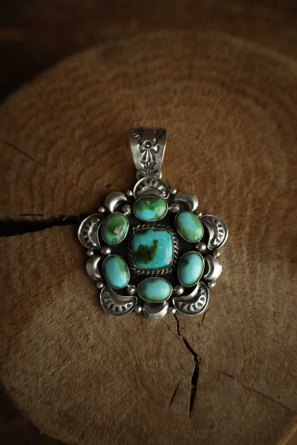 Turquoise Cluster Square Center Scallops Pendant 