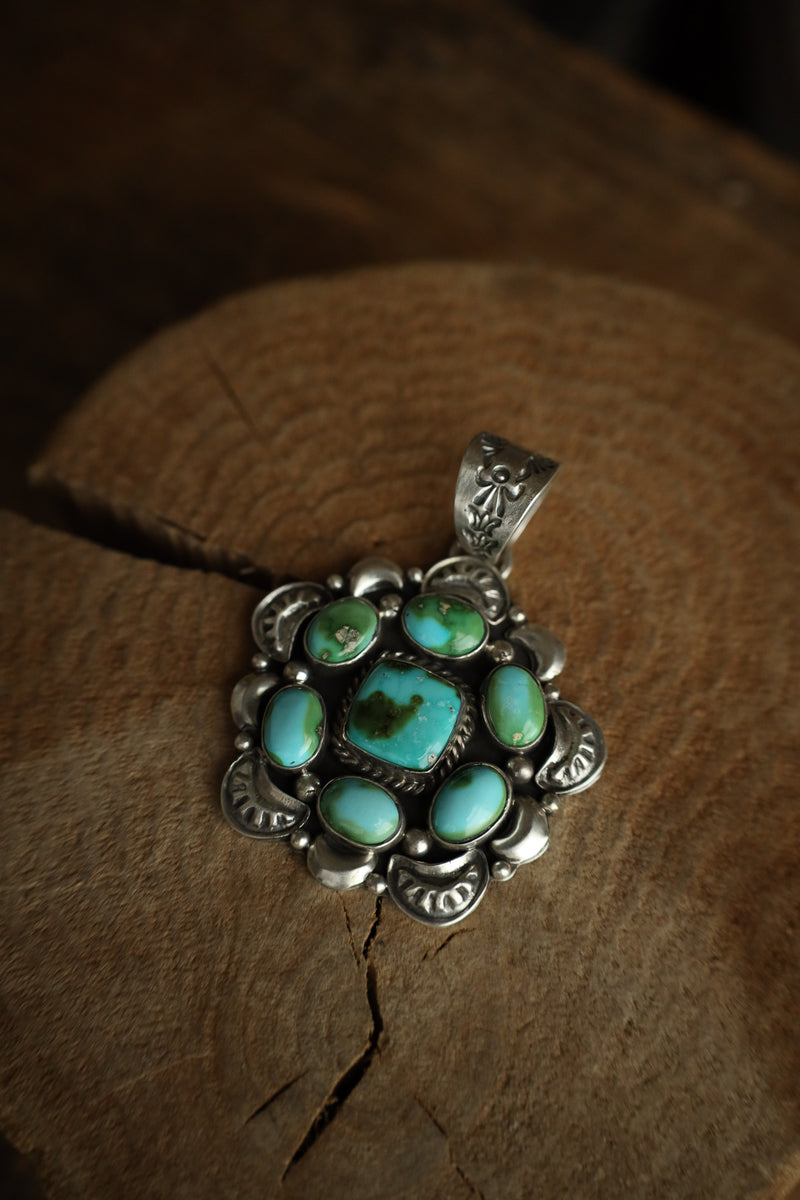Turquoise Cluster Square Center Scallops Pendant 