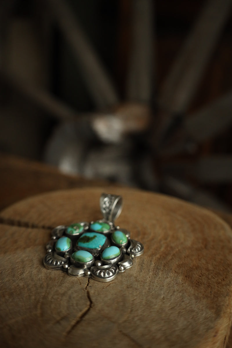 Turquoise Cluster Square Center Scallops Pendant 
