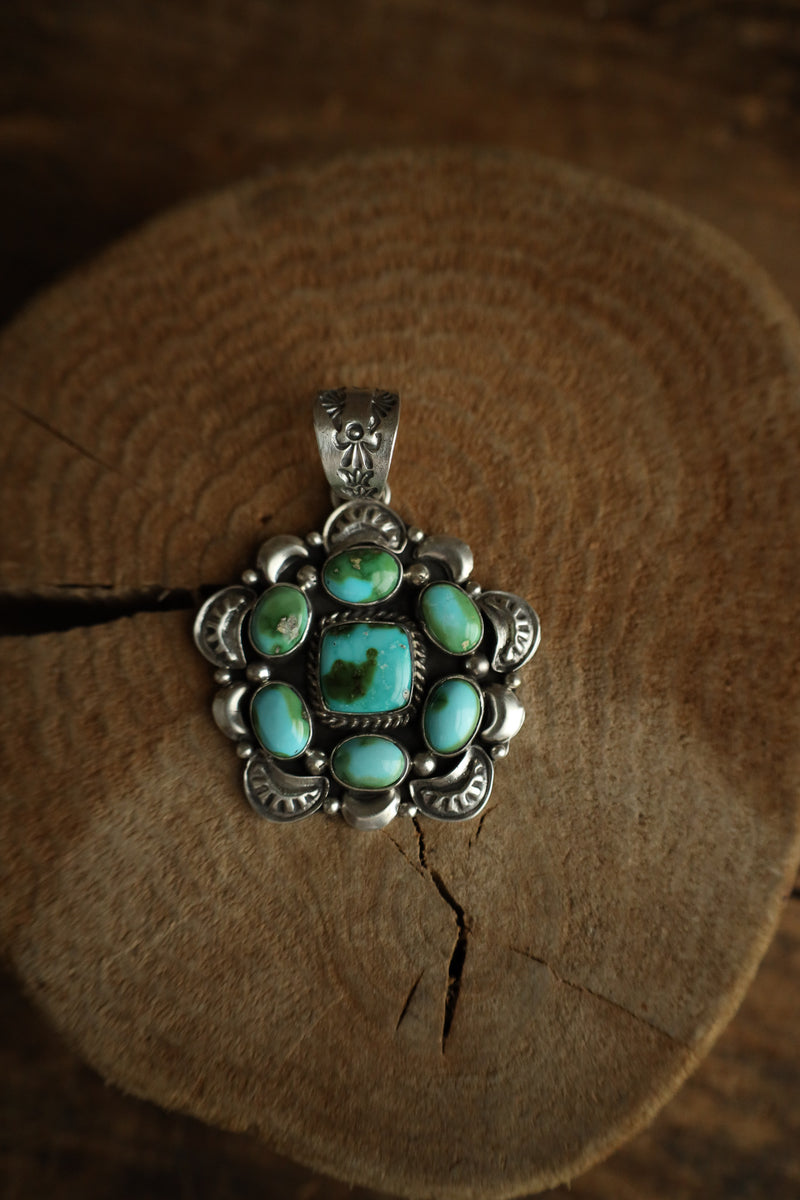 Turquoise Cluster Square Center Scallops Pendant 