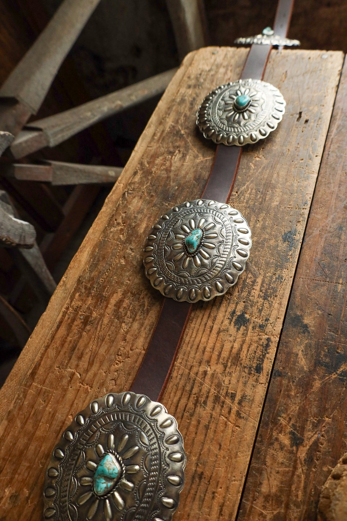 Oval With Turquoise On Brown Leather Concho Belt – Maverick  display picture 2
