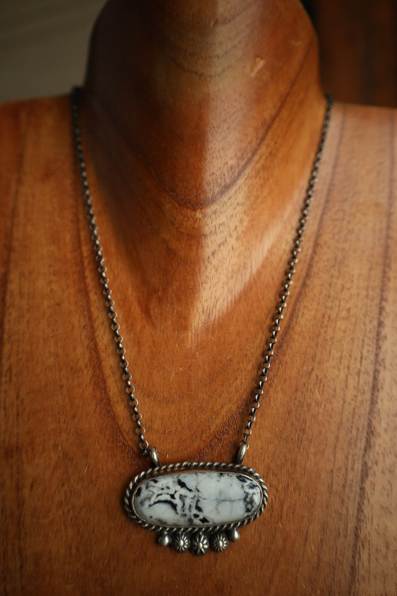White Buffalo Oval Rope Necklace 