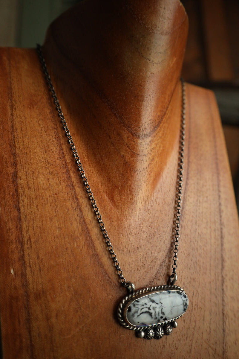White Buffalo Oval Rope Necklace 