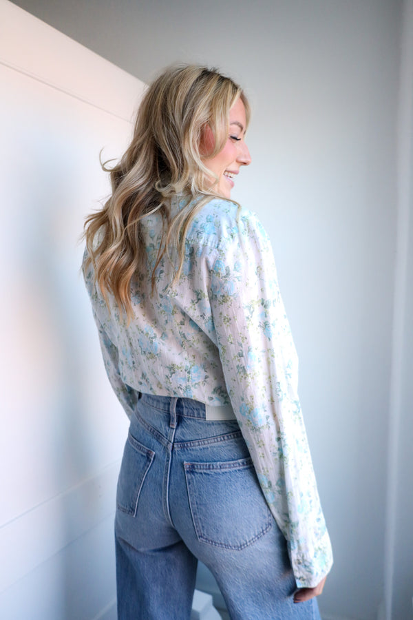 Totem White Snap Blue Floral Donkey Blouse