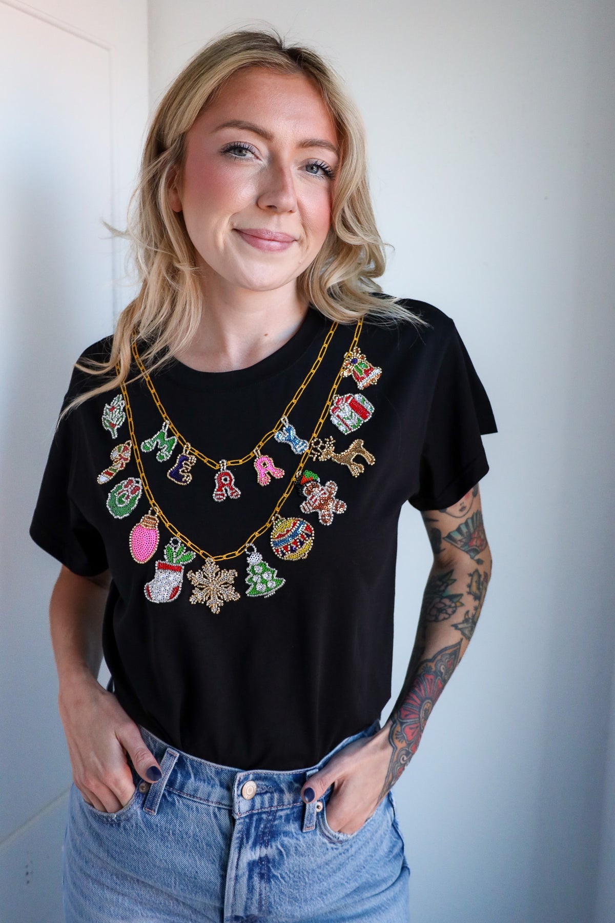 Queen Of Sparkles Christmas Necklace Tee – Maverick Fine Western Wear