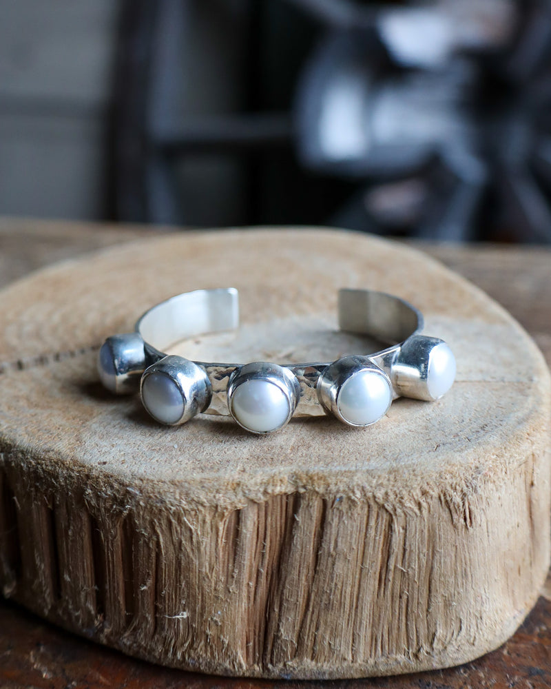 RICHARD SCHMIDT 5 STANDOUT FRESH WATER PEARL 10MM CUFF 