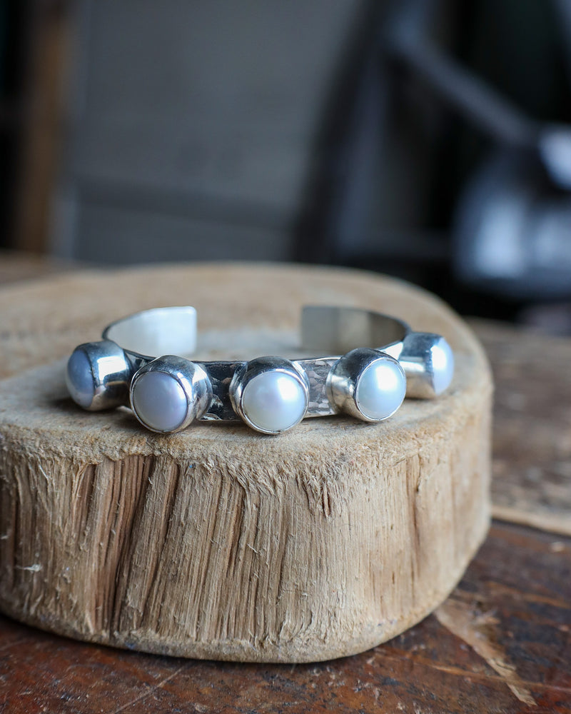 RICHARD SCHMIDT 5 STANDOUT FRESH WATER PEARL 10MM CUFF 