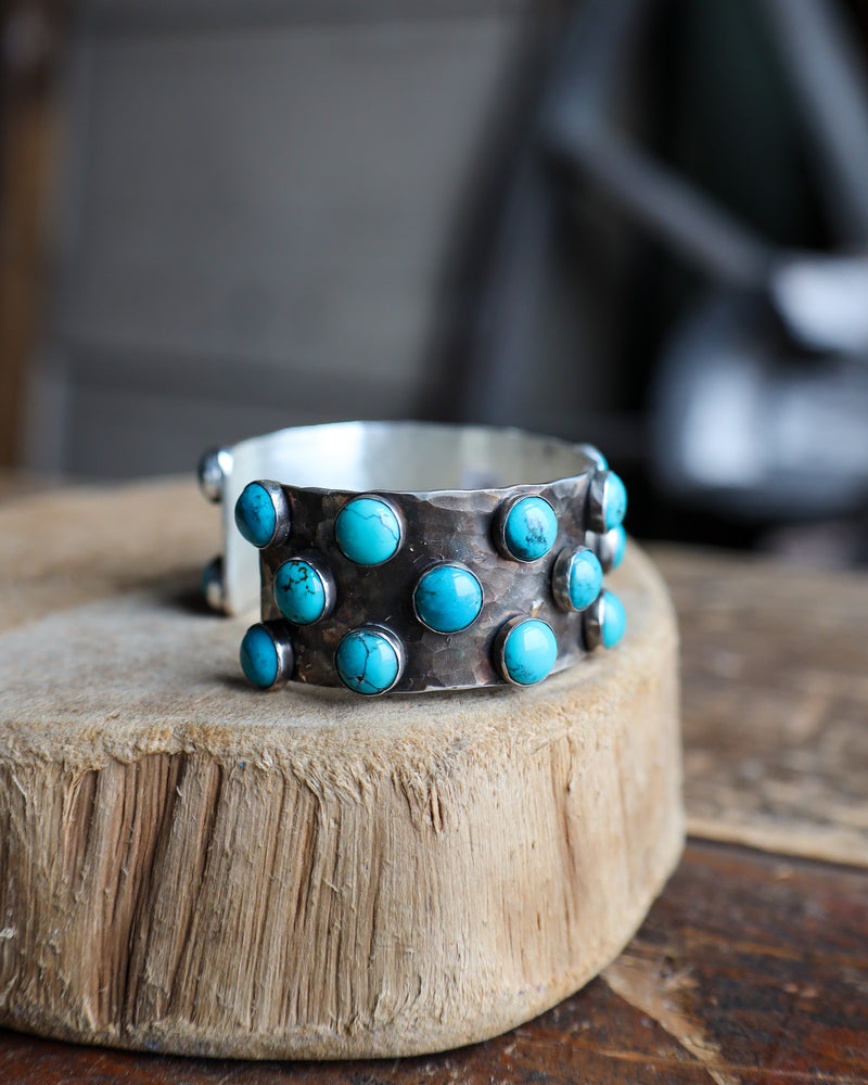 RICHARD SCHMIDT 26 TURQUOISE ROUNDS SCATTERED 1" CUFF