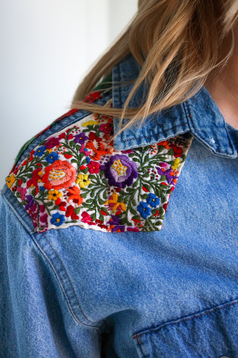 Totem White Snap Rodeo Floral Wrangler Blouse