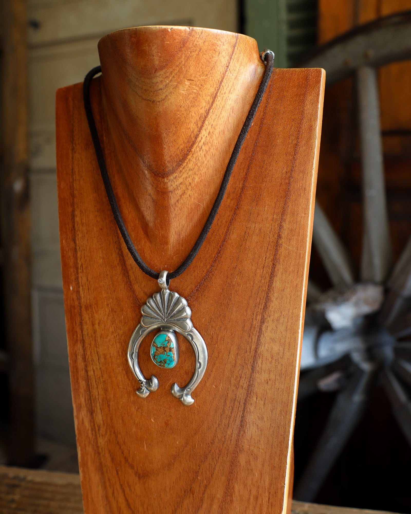 超可爱 Leather Tokens Love With 20CT Royston Turquoise Naja アクセサリー