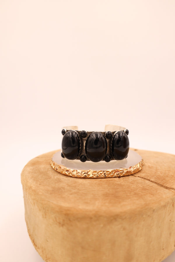 23MM OVAL AND CIRCLE ONYX CUFF