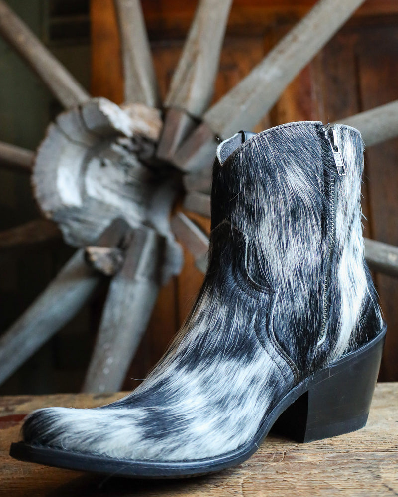 Caborca Silver By Liberty Black Women's Pelo Granegro 8" Boot