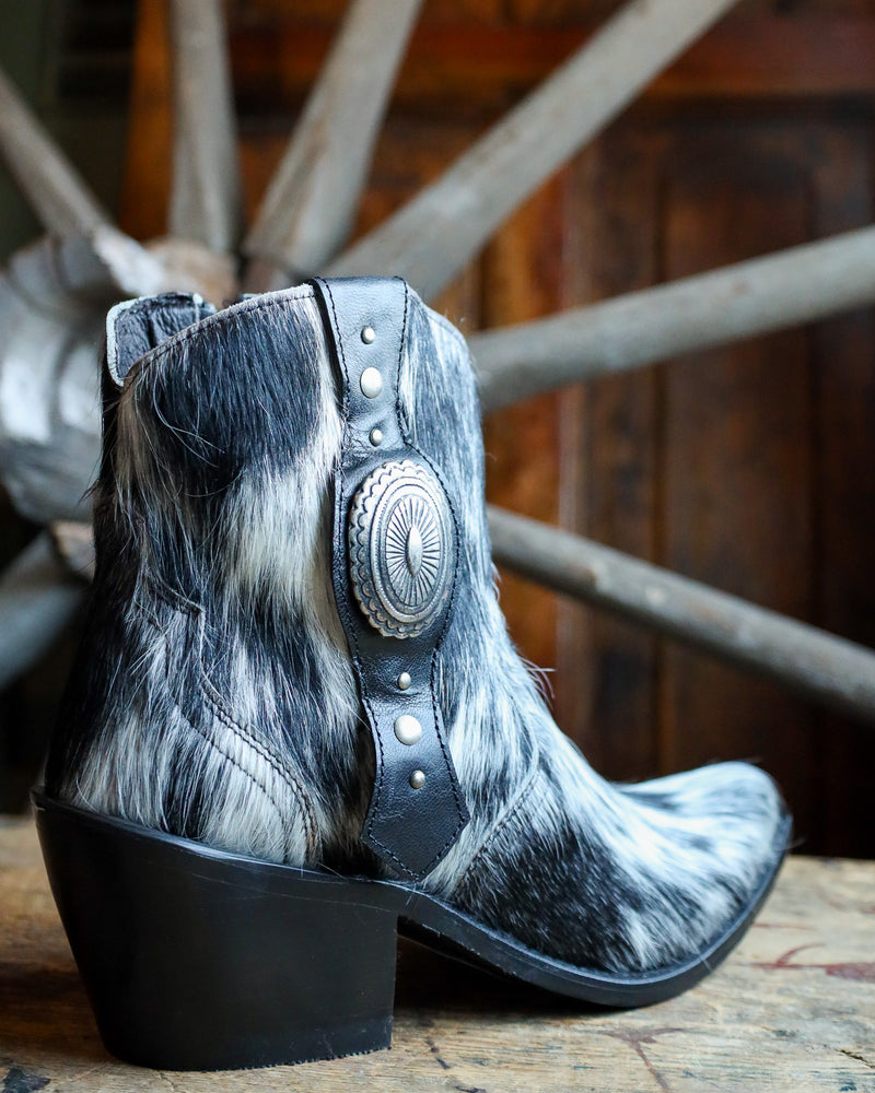 Caborca Silver By Liberty Black Women's Pelo Granegro 8" Boot