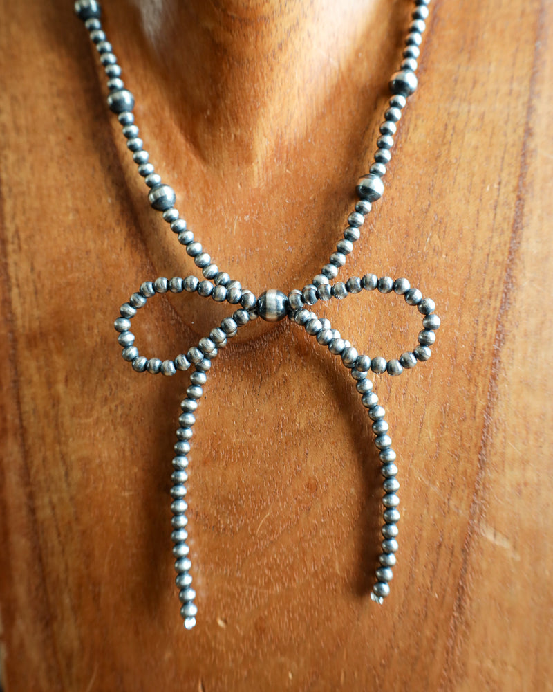 15-18" Navajo Pearl Bow Necklace