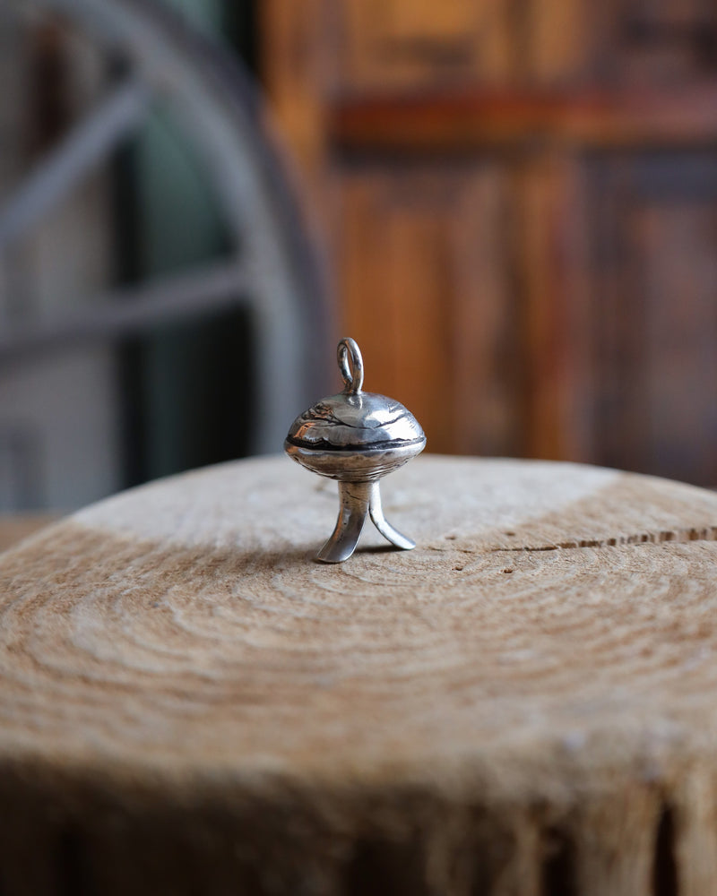 LOVE TOKENS STERLING SILVER LARGE SQUASH BLOSSOM PENDANT 