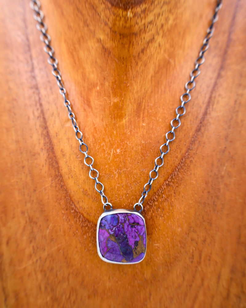 PURPLE SPINY OYSTER SQUARE STONE NECKLACE