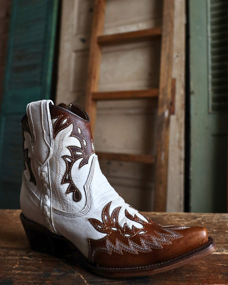 CIRCLE G BY CORRAL WOMEN'S ANKLE WING TIP OVERLAY EMBROIDERY