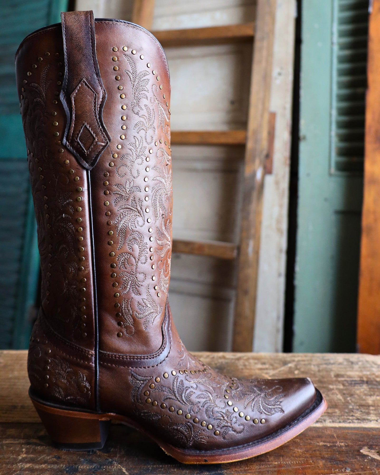 CORRAL WOMEN'S MAPLE SNIP TOE EMBROIDERED STUDS 13
