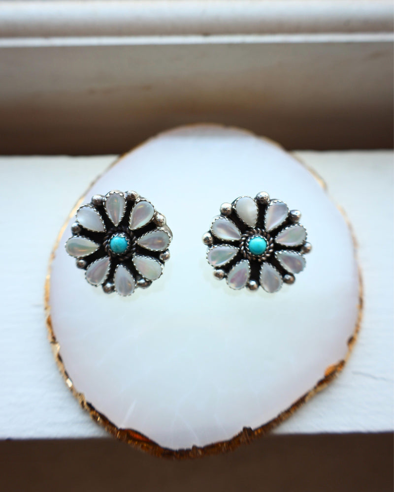 MOTHER OF PEARL TURQUOISE DAISY EARRING