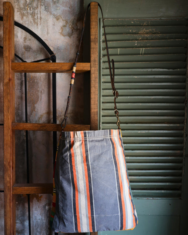 TOTEM CANVAS BUCKING COWBOY WITH REINS BAG