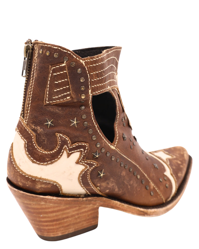  Crafted with a convenient zipper in the back, this brown ankle bootie features unique white inlays and western design, accented with charming white stars. With cut out portions near the ankle, it's the perfect blend of edgy and feminine.