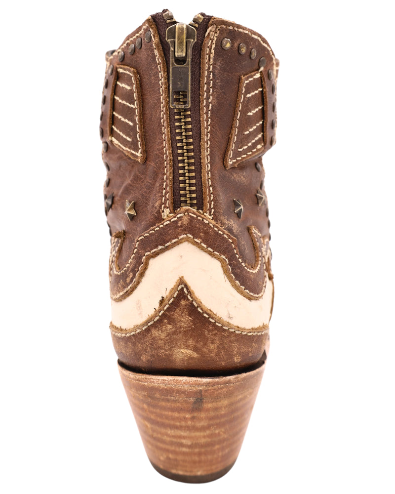  Crafted with a convenient zipper in the back, this brown ankle bootie features unique white inlays and western design, accented with charming white stars. With cut out portions near the ankle, it's the perfect blend of edgy and feminine.