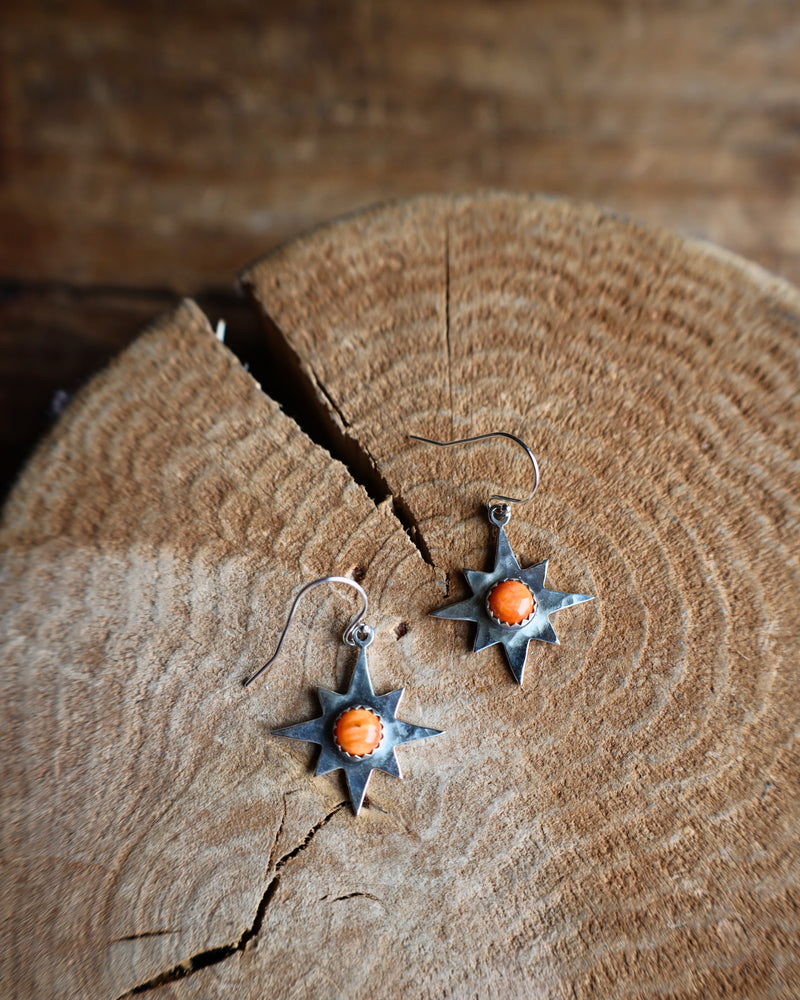 RICHARD SCHMIDT STARBURST SPINY OYSTER ROUND EARRING