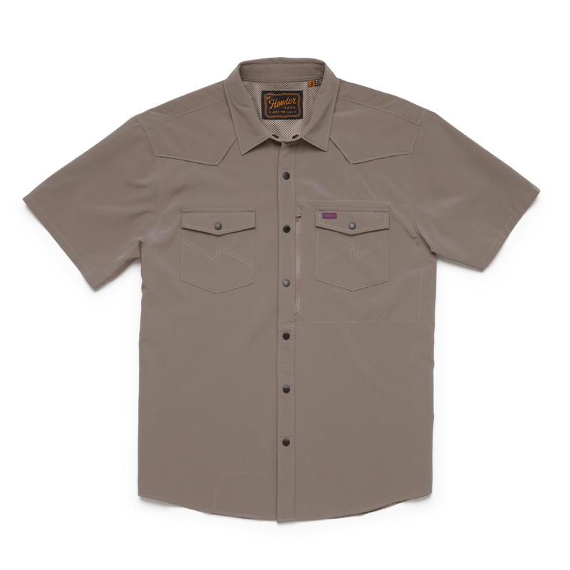 Men's short sleeve button down shirt with button closure double breast pockets