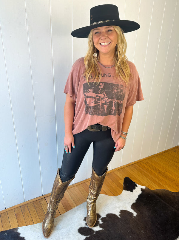 MAGNOLIA PEARL CARNEGIE HALL TEE- BISOU