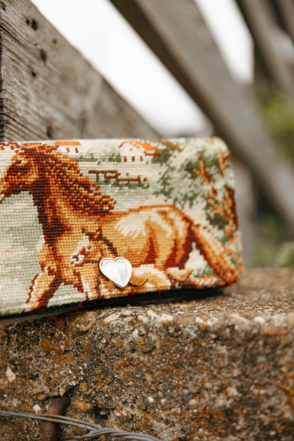 Totem Mare & Colt Clutch