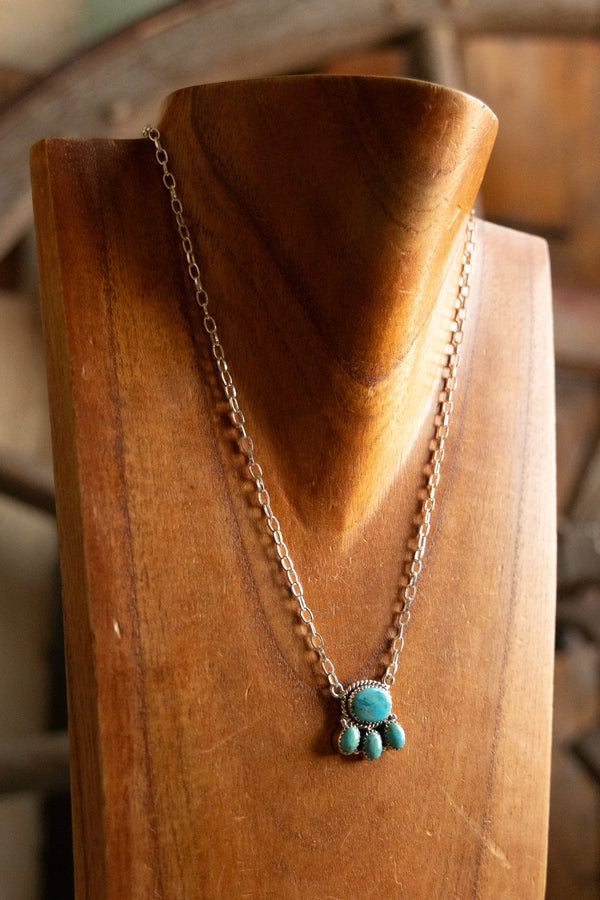 4 Small Turquoise Oval Clusters Shiny Necklace