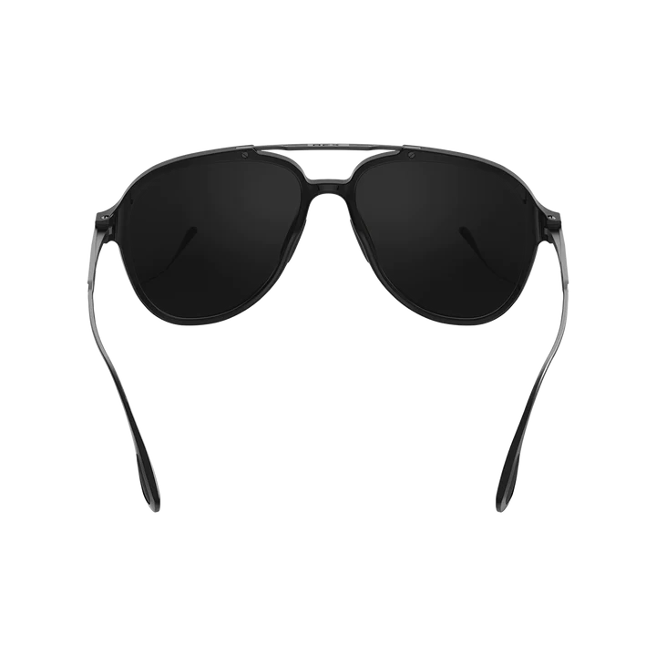 BLACK SUNGLASSES WITH SILVER FRAMES