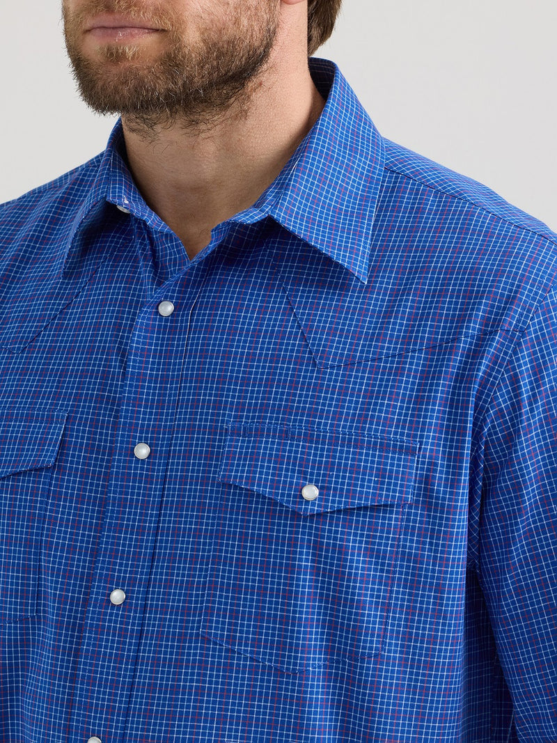 WRANGLER WRINKLE RESIST BLUE SNAP PLAID.