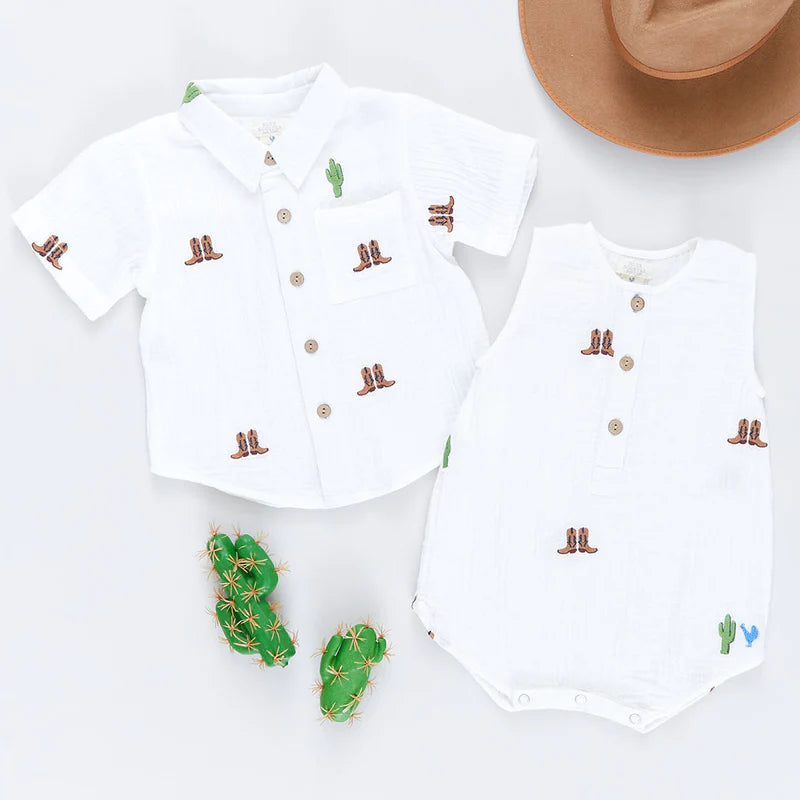 Baby jumper in white with embroidered cowboy boots and cacti all over