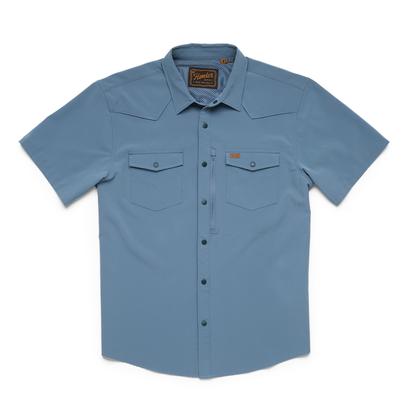 Men's short sleeve button down shirt with button closure double breast pockets